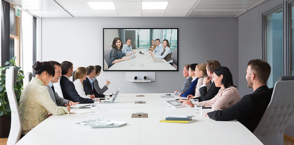 Connectivité et collaboration : les clés pour organiser une réunion à distance réussie